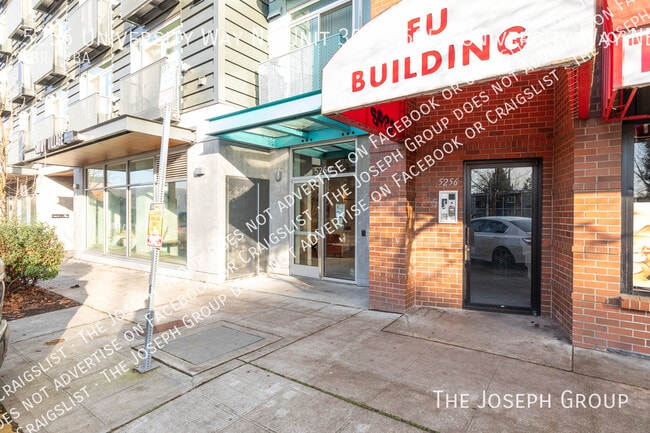 5256 University Wy NE