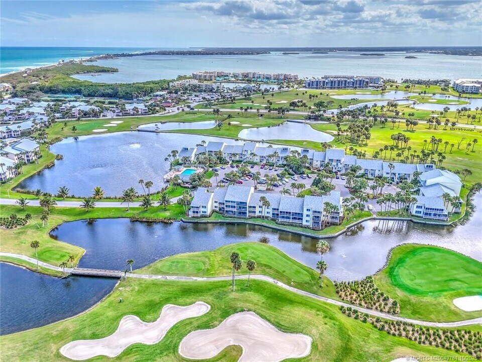 5532 NE Gulfstream Way in Stuart, FL - Building Photo