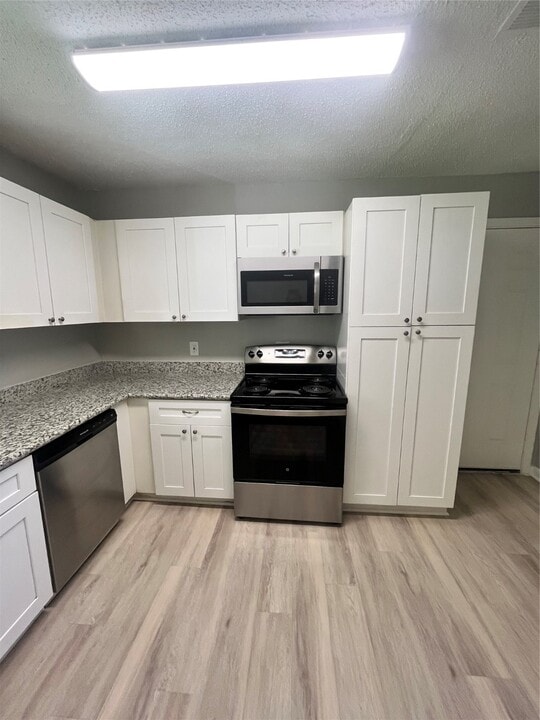 2502 N Houston Dr in La Marque, TX - Building Photo