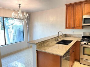 8120 Caminito Gianna in San Diego, CA - Building Photo - Building Photo
