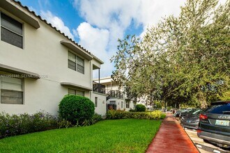 974 Biarritz Dr in Miami Beach, FL - Building Photo - Building Photo