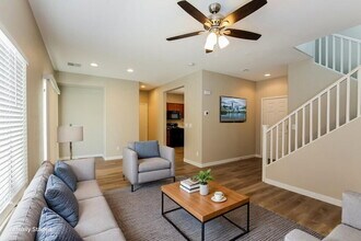 1021 Sunny Acres Ave, Unit 6 in North Las Vegas, NV - Foto de edificio - Building Photo