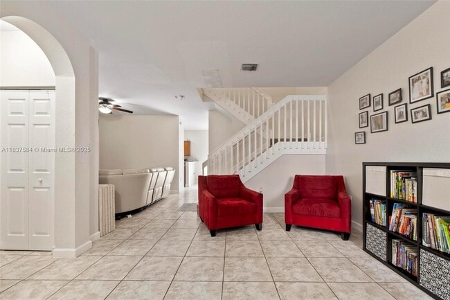 8945 W 33rd Ave in Hialeah, FL - Building Photo - Building Photo