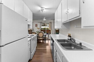 1885 Diamond St in San Diego, CA - Foto de edificio - Building Photo