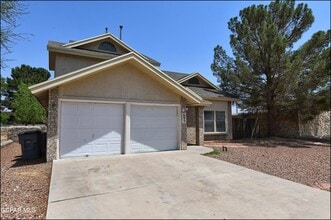 695 Bluff Canyon Cir in El Paso, TX - Building Photo - Building Photo