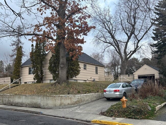 1040 NE Duncan Ln in Pullman, WA - Foto de edificio - Building Photo