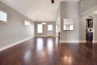 519 Sourwood Dr in Clarksville, TN - Building Photo - Building Photo