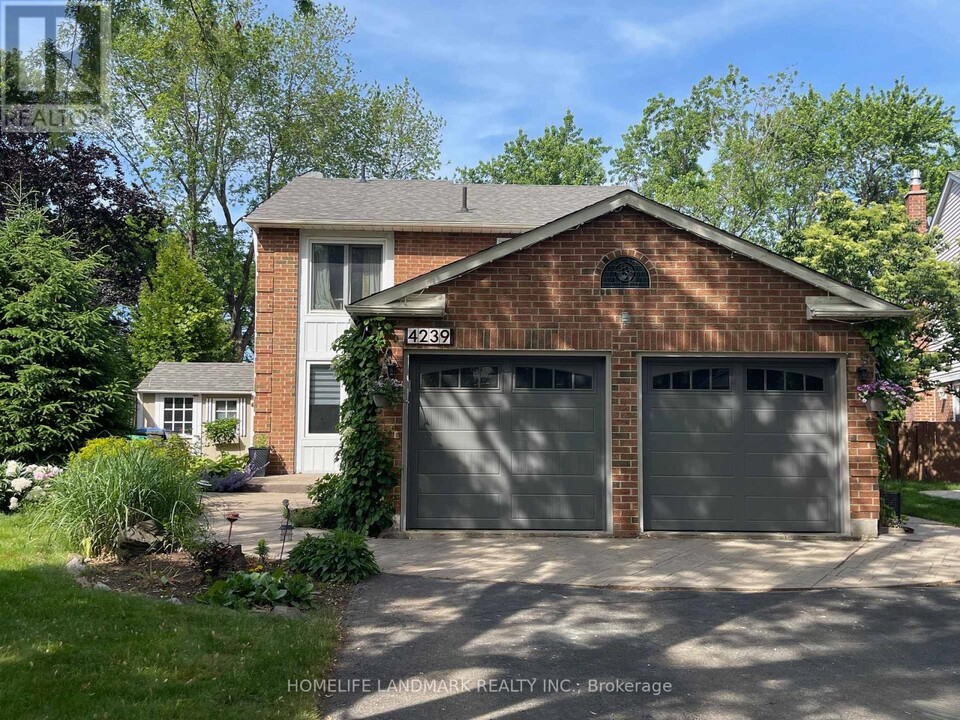 4239 Trapper Crescent in Mississauga, ON - Building Photo