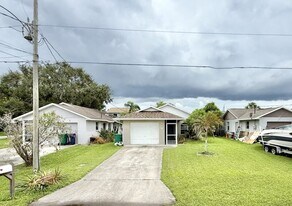 1521 13th St W in Palmetto, FL - Building Photo