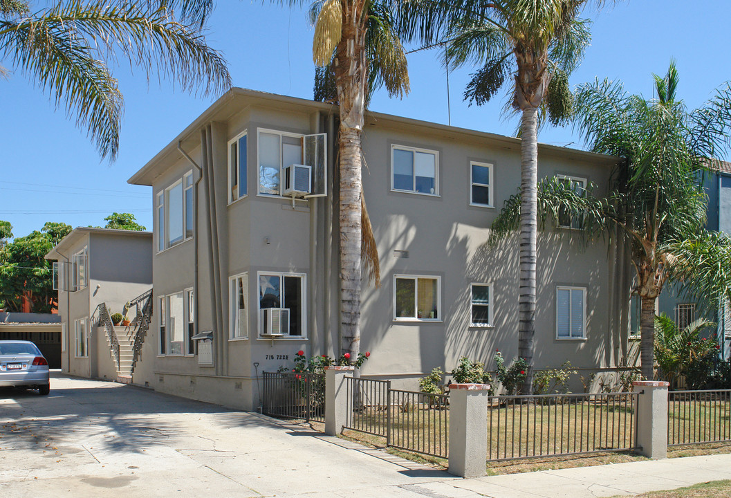 718 N Edinburgh Ave in Los Angeles, CA - Building Photo