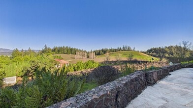 3225 W Dry Creek Rd in Healdsburg, CA - Building Photo - Building Photo