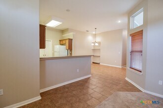 304 Yosemite Dr in Victoria, TX - Building Photo - Building Photo