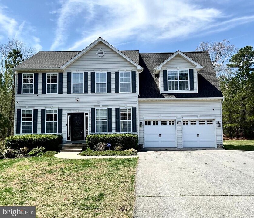 18471 Matthews Dr in Lexington Park, MD - Building Photo