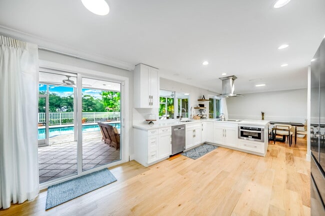 3402 Pine Haven Cir