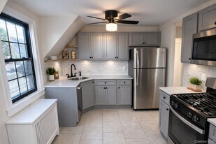 41 S Central Ave in Hempstead, NY - Building Photo