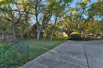 7217 Cloverleaf Dr in Plano, TX - Foto de edificio - Building Photo