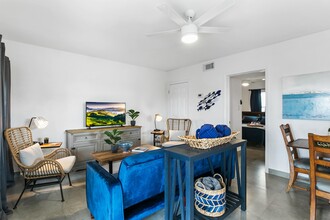 113 W Sunny Isle Dr in South Padre Island, TX - Building Photo - Building Photo
