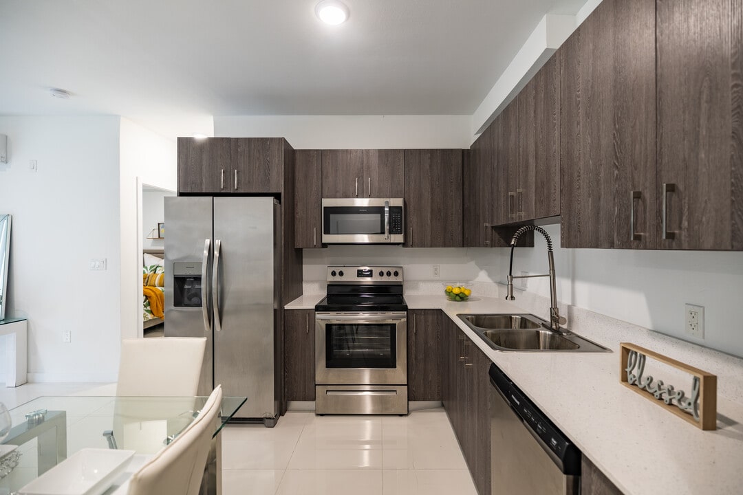 Modern Towers Apartments in Homestead, FL - Foto de edificio