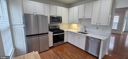 20544 Blue Heron Terrace in Sterling, VA - Building Photo - Building Photo