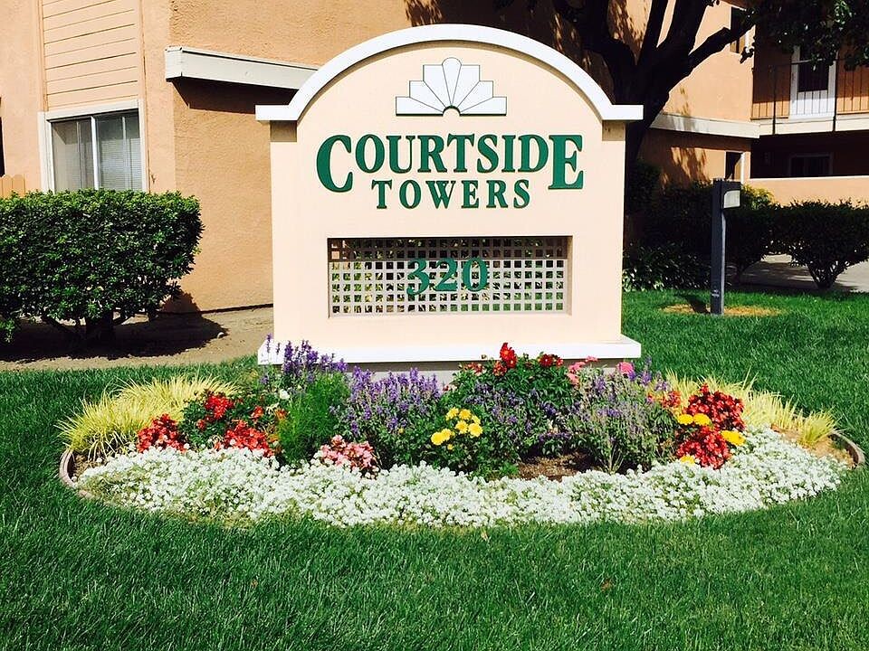 Courtside Towers Senior Apartments in Woodland, CA - Foto de edificio