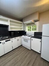 124 SE Harlow Ave in Troutdale, OR - Building Photo - Building Photo