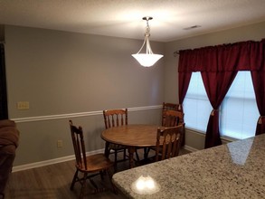 126 W Victoria Ct in Greenville, NC - Building Photo - Building Photo