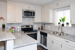 BlueBird Apartments in Baytown, TX - Building Photo