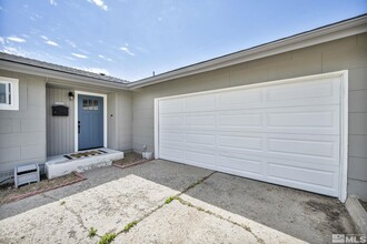 2070 Ives Ave in Reno, NV - Building Photo - Building Photo