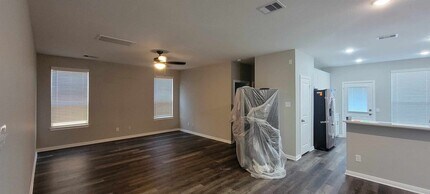 10227 Cleartide Ln in Houston, TX - Foto de edificio - Building Photo