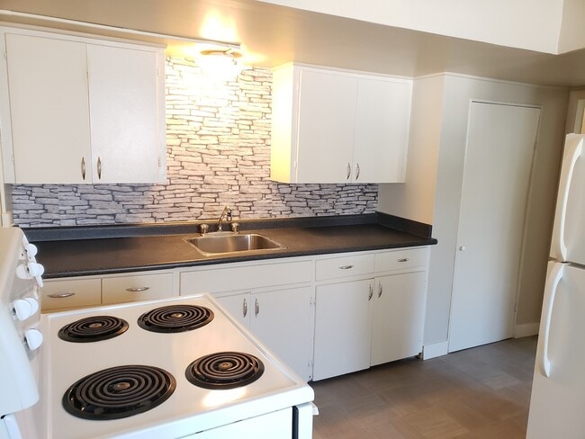 Princess Apartments in Regina, SK - Building Photo - Building Photo