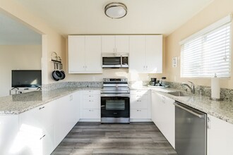 4327 Dawes St in San Diego, CA - Building Photo - Building Photo