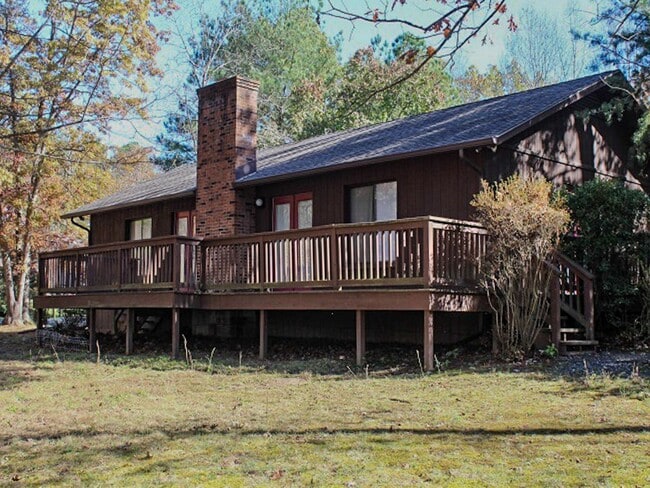 property at 10 Tanglewood Rd