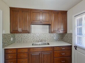 1027 N Old Manor Rd in Wichita, KS - Building Photo - Building Photo