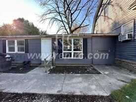104 E Center St in Danville, IL - Building Photo