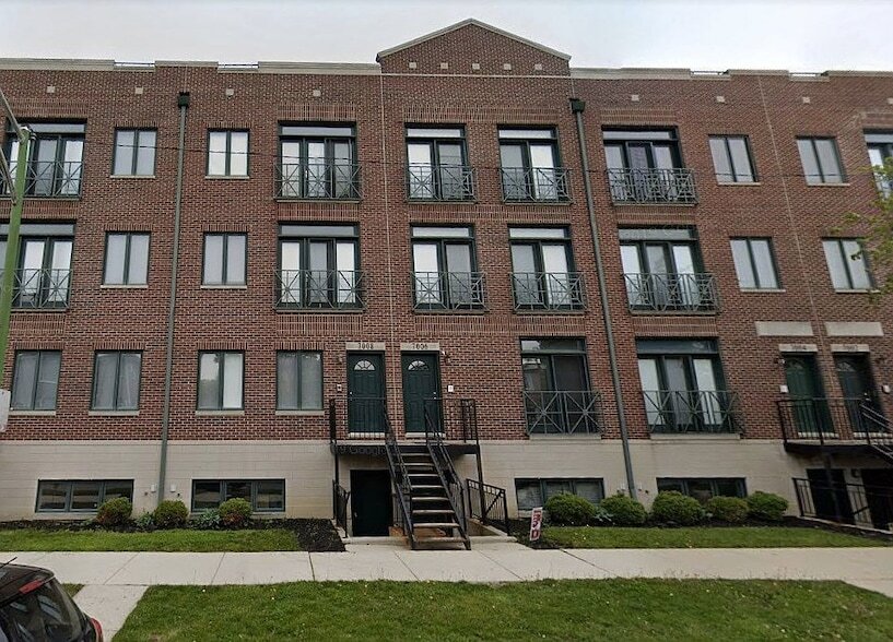 7004 W Medill Ave, Unit 021 in Chicago, IL - Building Photo