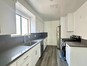 244 N Almont Dr, Unit 3bd 3bath in Beverly Hills, CA - Foto de edificio - Building Photo