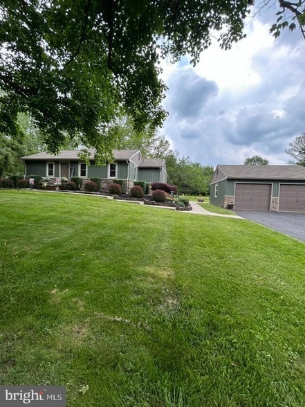 3426 Bursonville Rd in Riegelsville, PA - Building Photo - Building Photo
