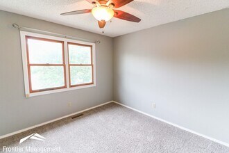 912 Connecticut Ave in Manhattan, KS - Building Photo - Building Photo