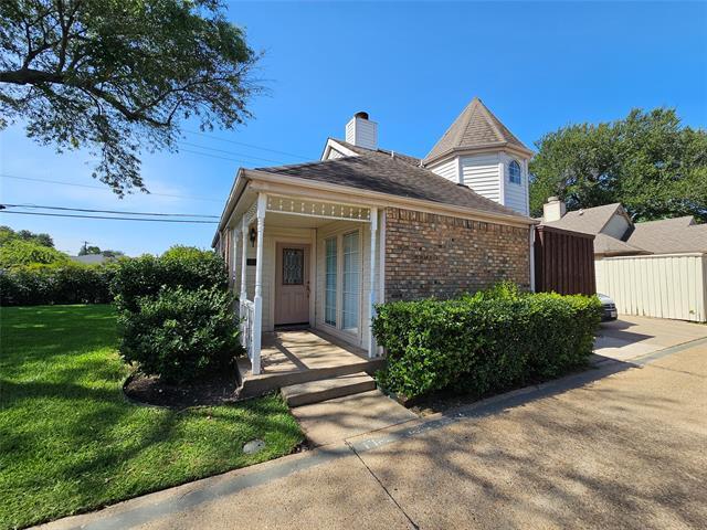 3155 Royal Ln in Dallas, TX - Building Photo