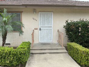 1004-1008 E Washington Ave in Orange, CA - Foto de edificio - Building Photo