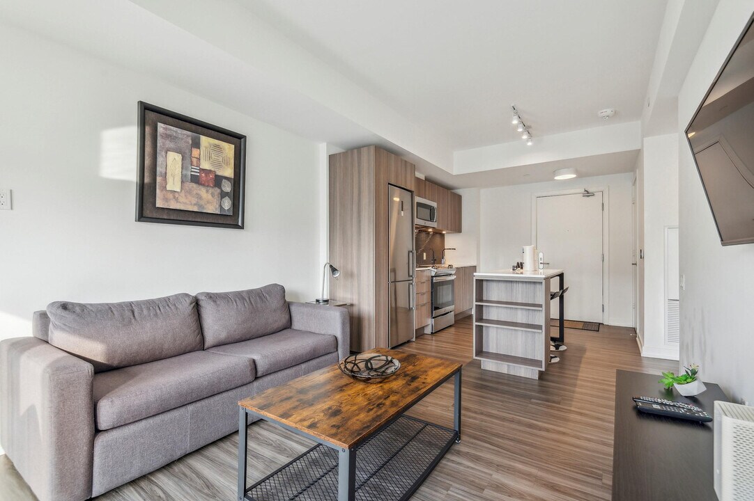 99 Gerrard St W in Toronto, ON - Building Photo