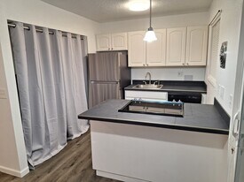 6134 NE Oregon St, Unit 6134. in Portland, OR - Building Photo