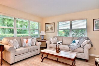 129 Alhambra Pl in West Palm Beach, FL - Building Photo - Building Photo