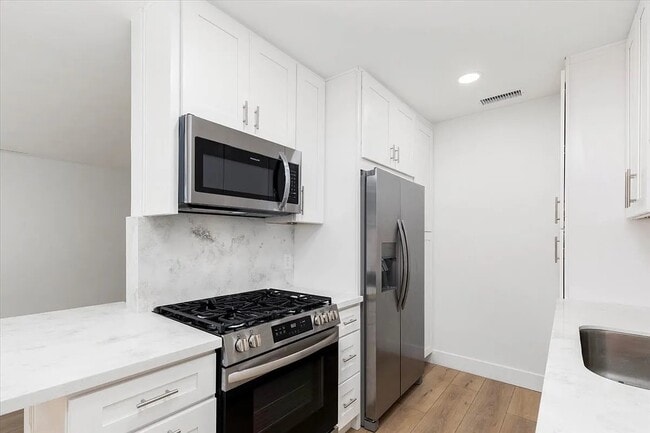 9034 Hermosa Dr