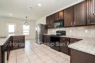 7418 Anchors Peak in San Antonio, TX - Building Photo - Building Photo