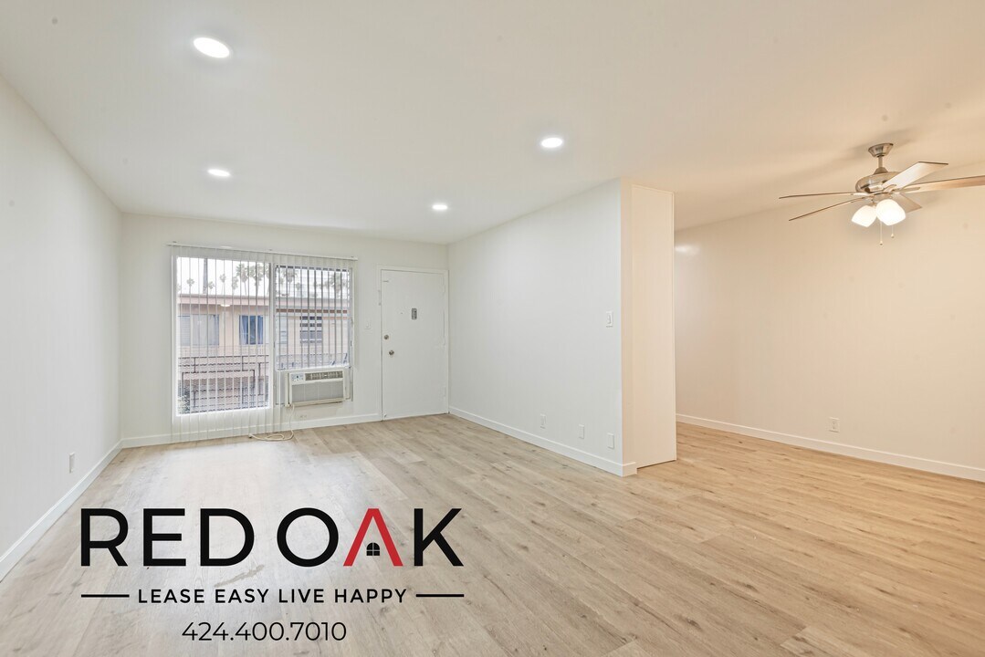 970 Menlo Ave in Los Angeles, CA - Building Photo