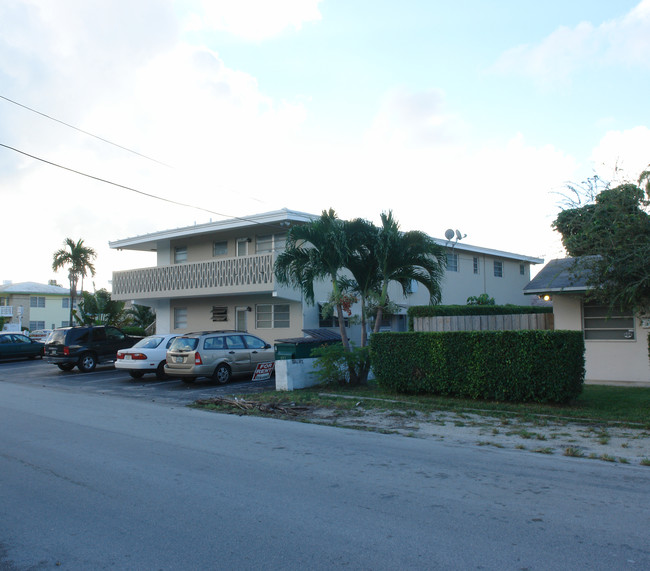 Tropic Aire Apartments in Fort Lauderdale, FL - Foto de edificio - Building Photo