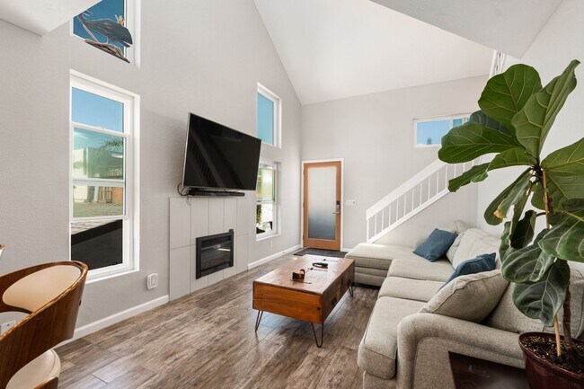 735 Verona Ct in San Diego, CA - Building Photo - Building Photo