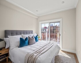 303 Maverick St, Unit 1 in Boston, MA - Building Photo - Building Photo