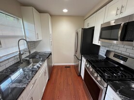 7420 Lighthouse Pt in Pittsburgh, PA - Building Photo